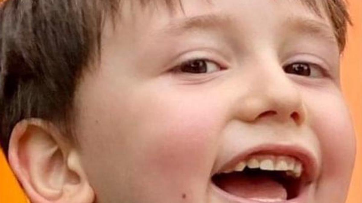 Riccardo muore a 5 anni per una grave malattia. “Addio piccolo angelo. Corri, salta, ridi ovunque tu vada”