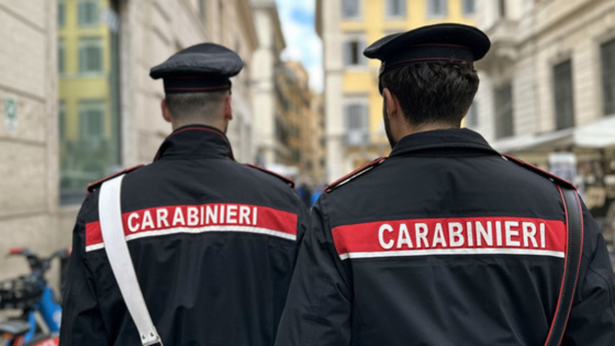 Umiliata in caserma, la denuncia della giovane carabiniera: “Cosa mi hanno fatto”