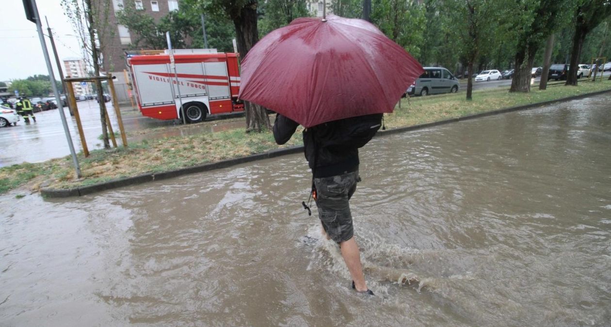Maltempo a Milano, pericolo grandine e temporali. L’allarme delle autorità