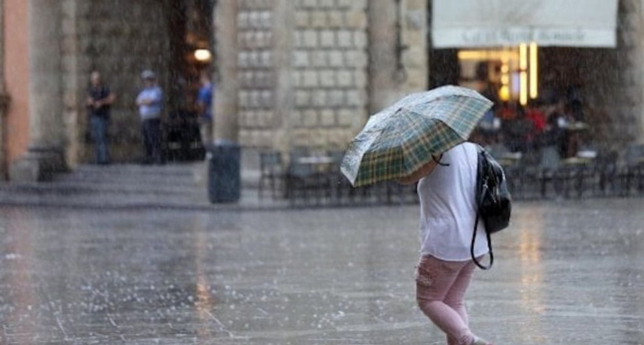 Meteo, Italia spaccata nel weekend tra sole e pioggia. Da lunedì cambia tutto..