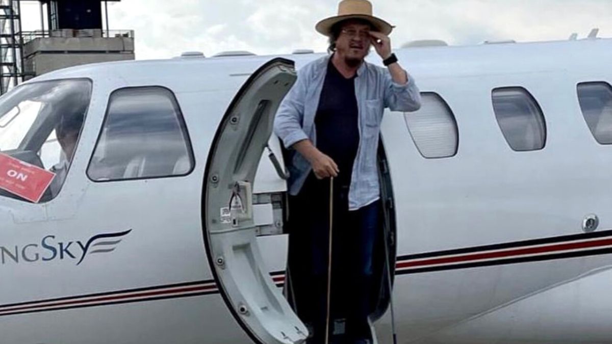 Zucchero in aeroporto, la denuncia: “È passato davanti a tutti, comprese le persone in carrozzina”