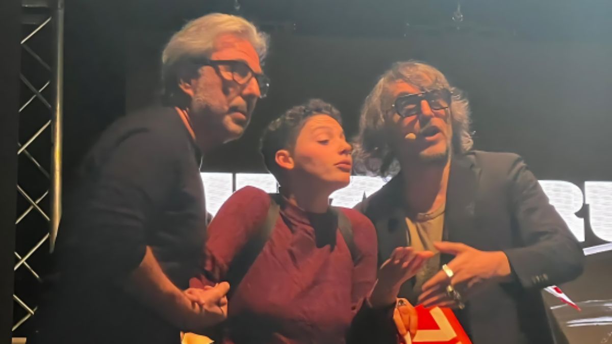 Cruciani interrotto spettacolo Vannacci