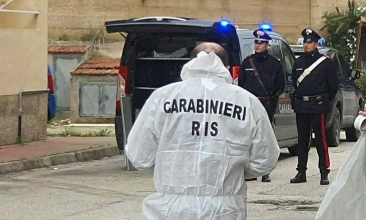Fiumicino, donna morta soffocata in casa: la figlia interrogata dai carabinieri