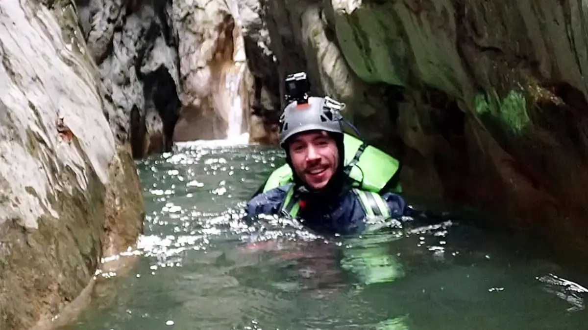 Cade in acqua mentre fa canyoning. Alessandro Dall’Ò muore così a 33 anni