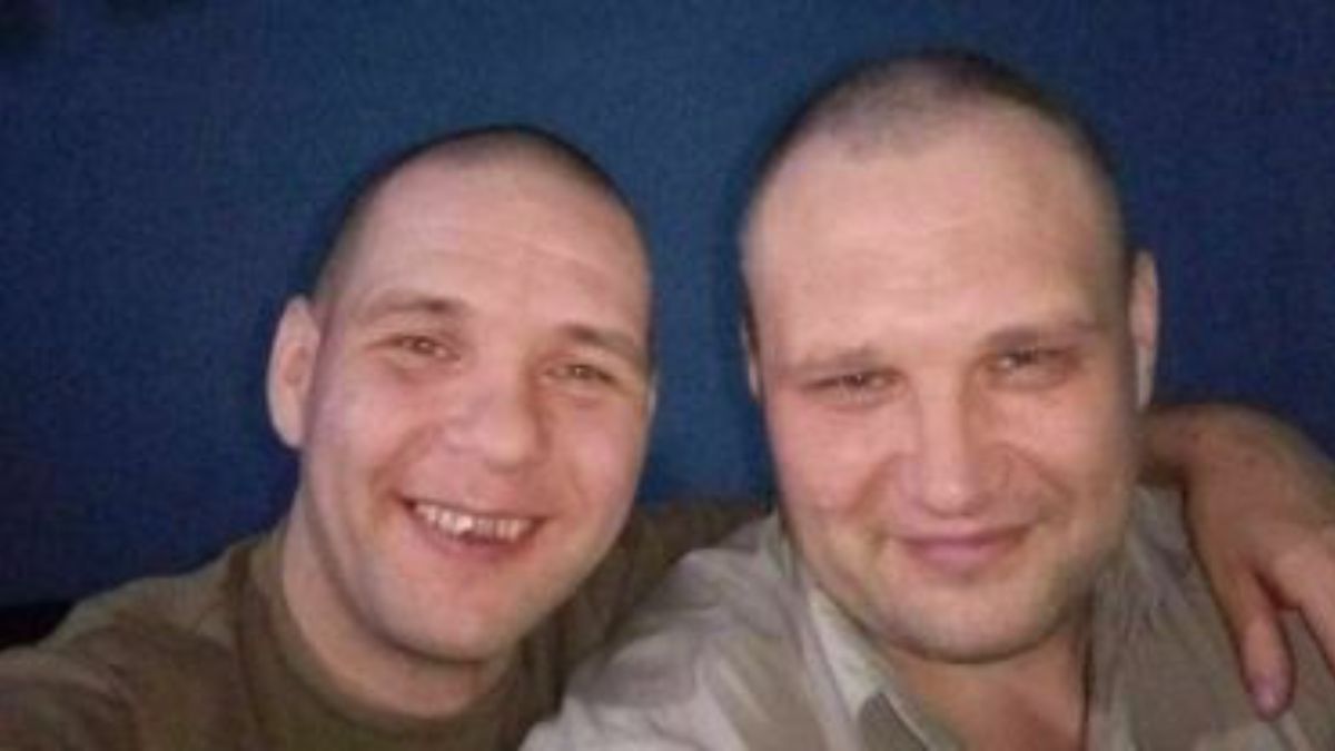 Due dei peggiori criminali russi spediti in Ucraina: uno ha ucciso un uomo e cucinato il suo cuore, l’altro ha smembrato due donne