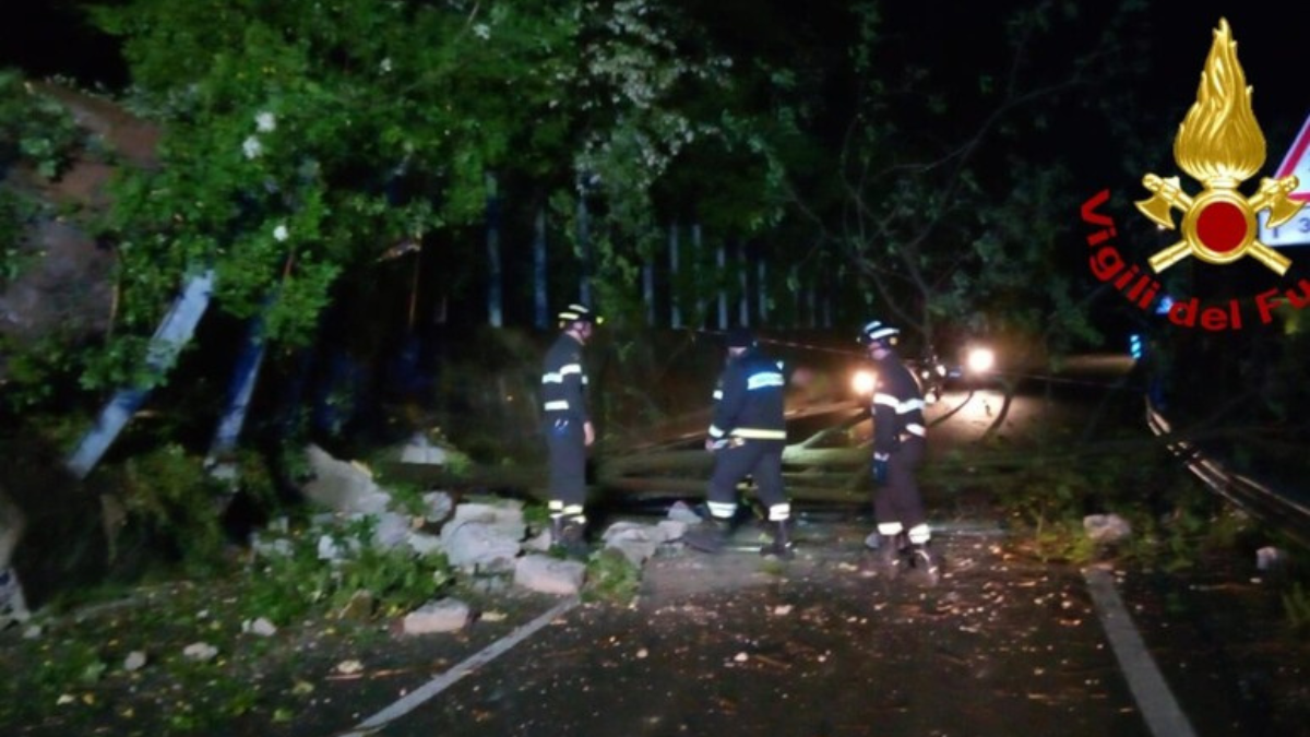 Maltempo, frana sulla statale: chiusura e disagi in Liguria