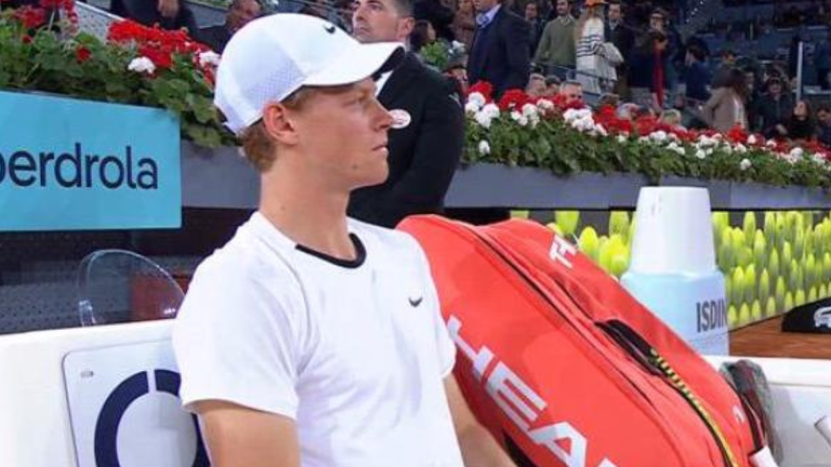 Jannik Sinner e il problema all’anca: un vero incubo nel mondo del tennis
