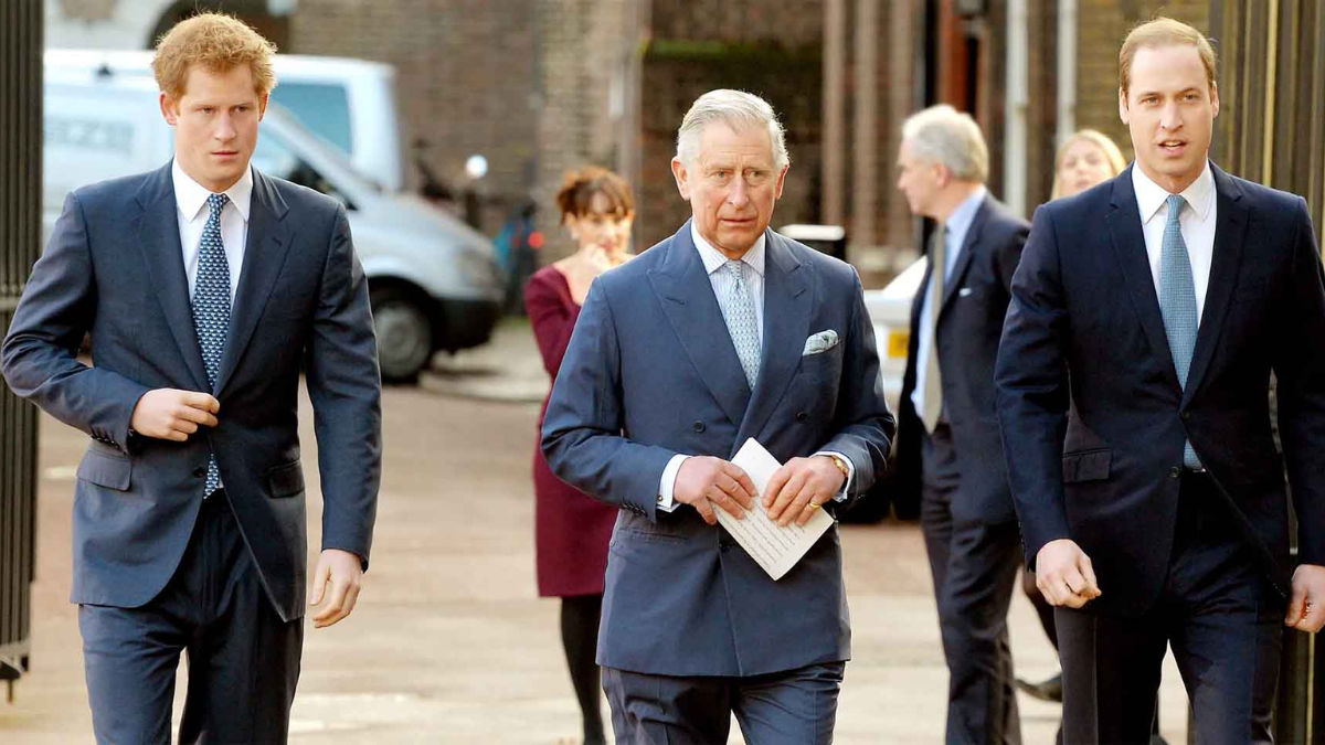 Harry a Londra da suo padre. Re Carlo lavora alla pace con William