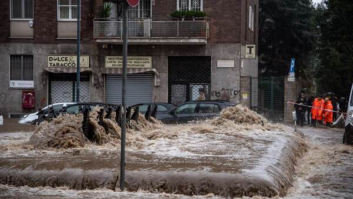 Bomba d’acqua nella notte su Milano: allagamenti e disagi. Fiumi sopra il livello d’attenzione
