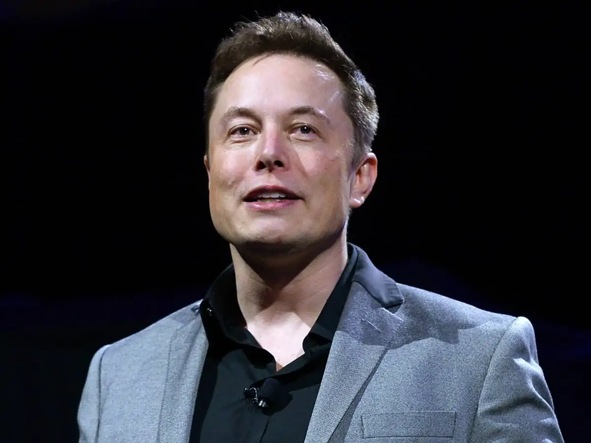 Elon Musk: “Mi spaventa chi crede ancora ai media mainstream”. E lancia la campagna contro le fake news “di regime”