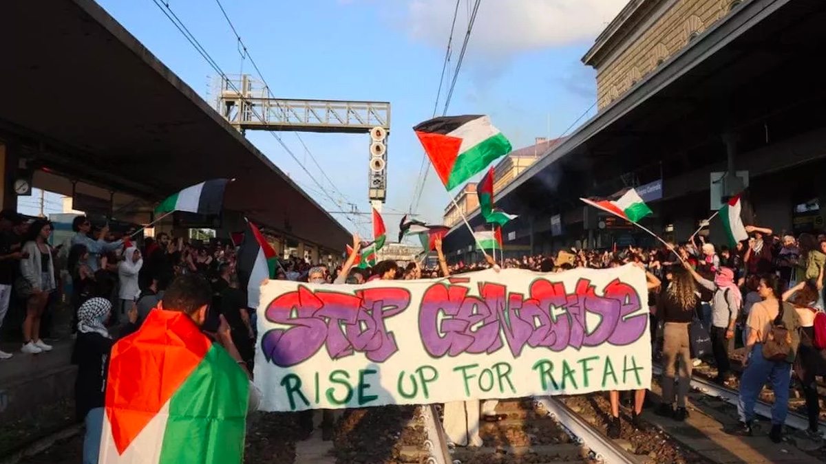 Corteo pro Palestina occupa la stazione di Bologna, traffico ferroviario interrotto