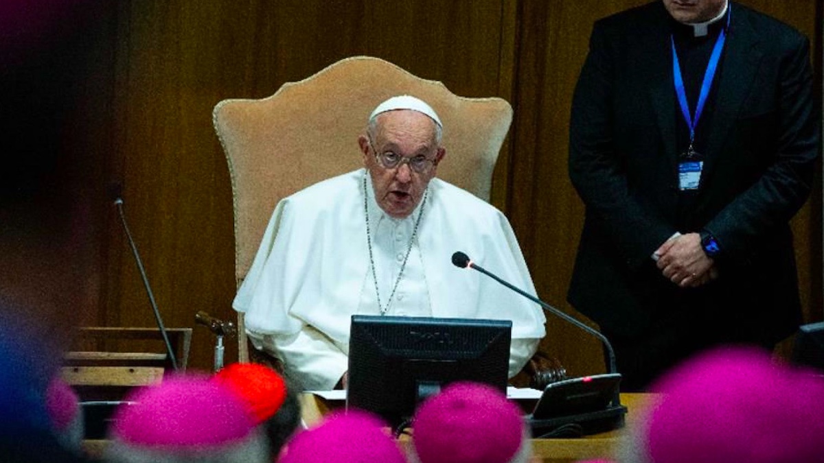 Attacco a Papa Francesco: cosa c’è davvero dietro alla gaffe sulla “frociaggine”