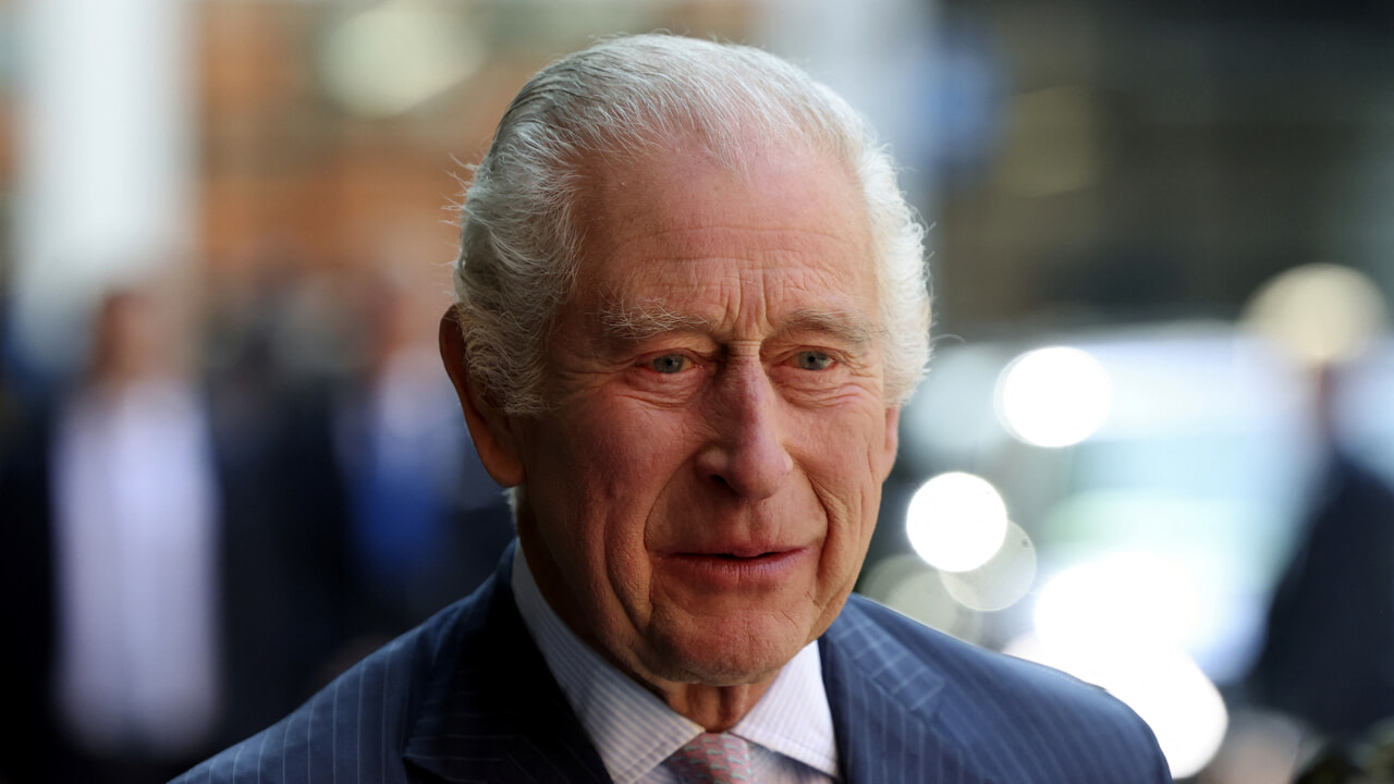 Re Carlo rompe il silenzio sul cancro: il discorso tv che segna una svolta nella monarchia