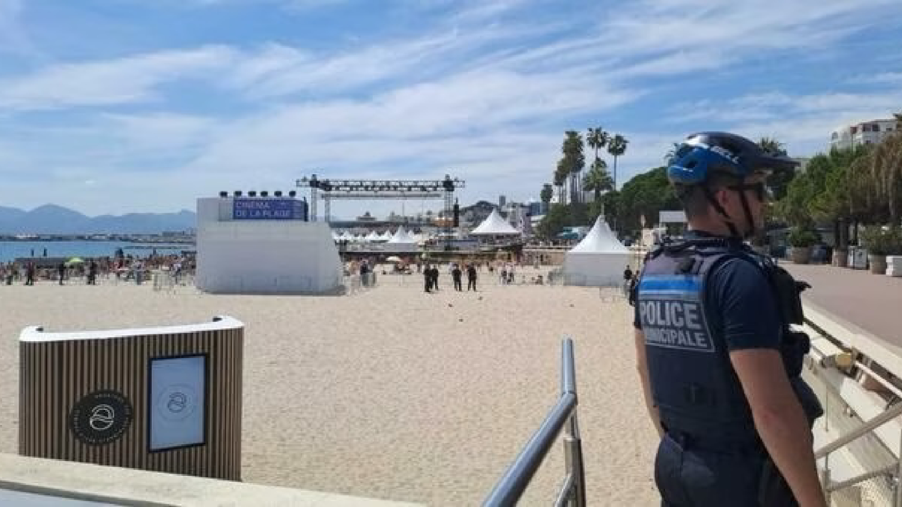 Cannes, allarme terrorismo: spiaggia evacuata