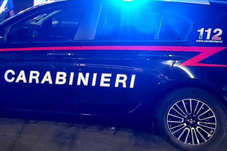 carabinieri casa sfrattarlo spara