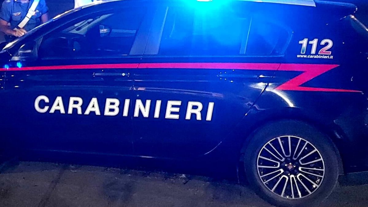carabinieri casa sfrattarlo spara