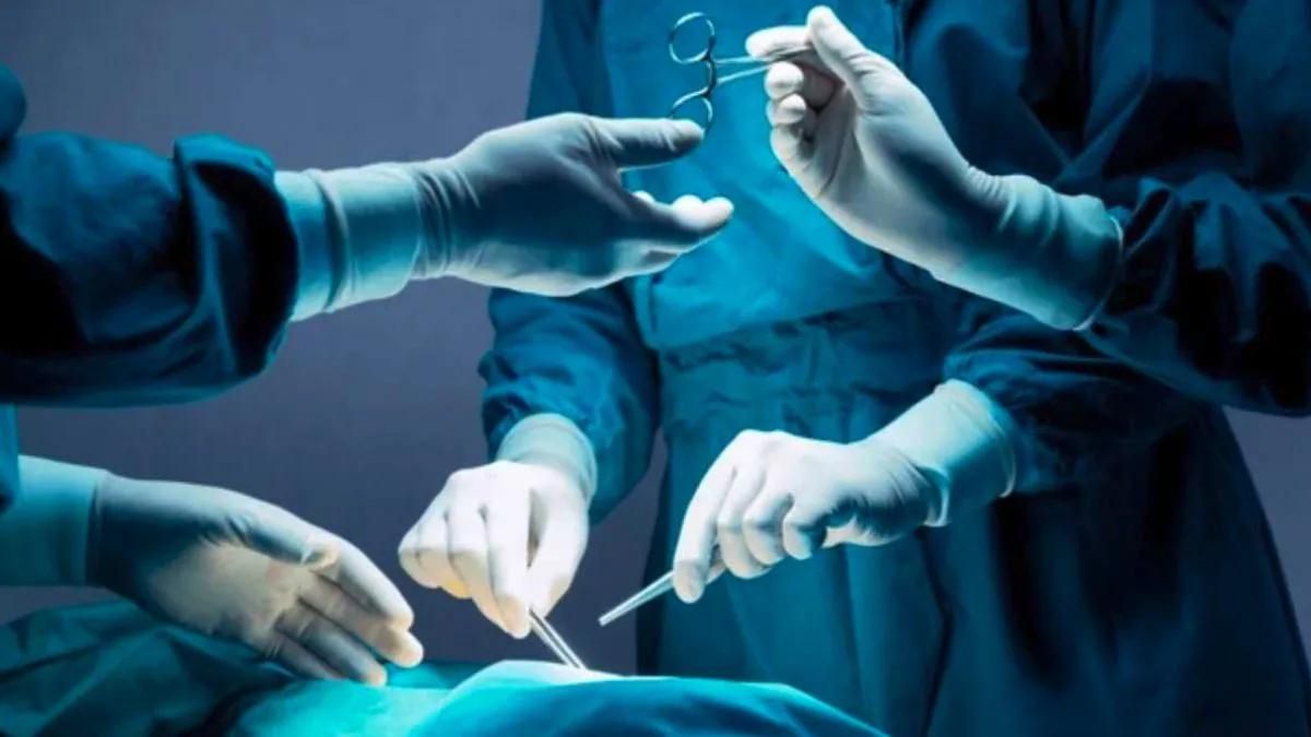 India rimuovono genitali ingannato