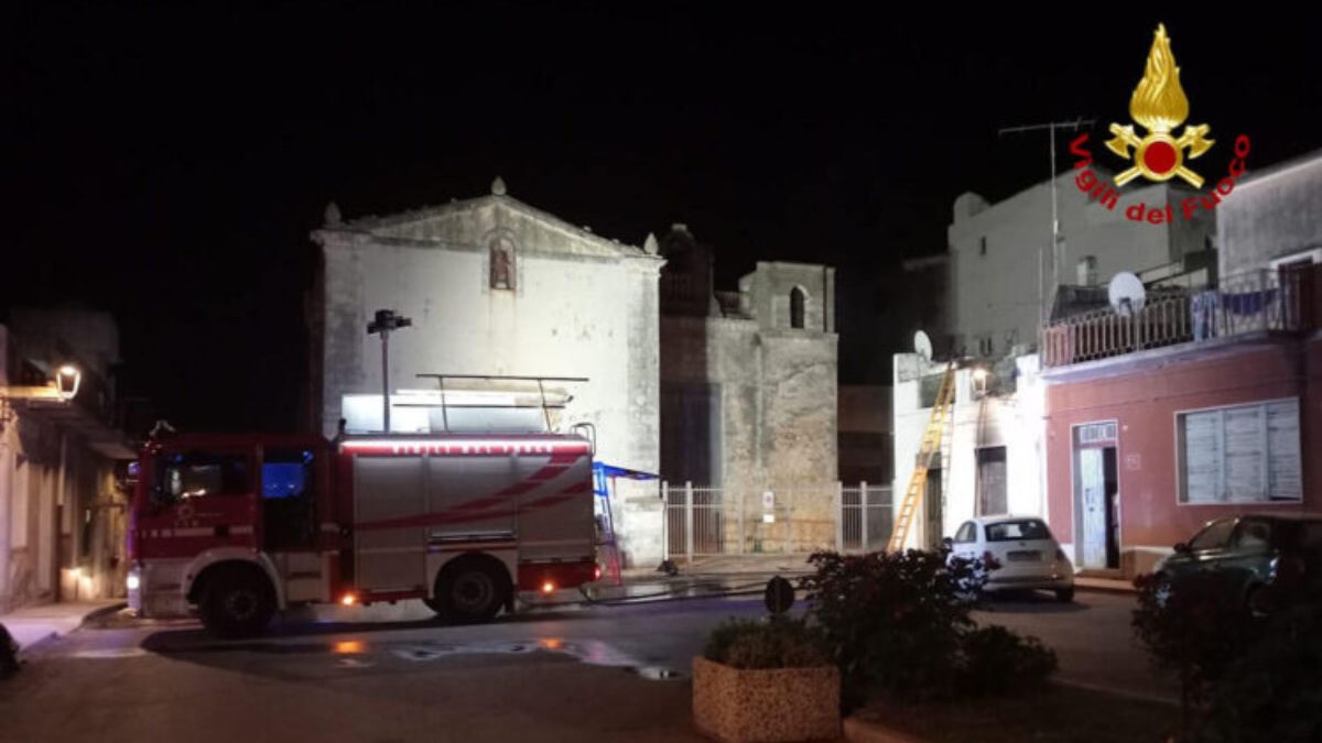 Ragusa incendia casa scappa