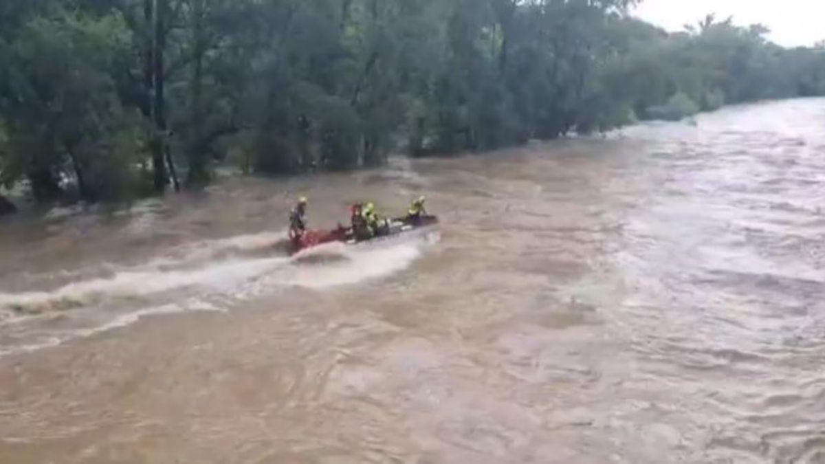 Ragazzi travolti dalla piena del fiume, le ricerche con i droni: il video