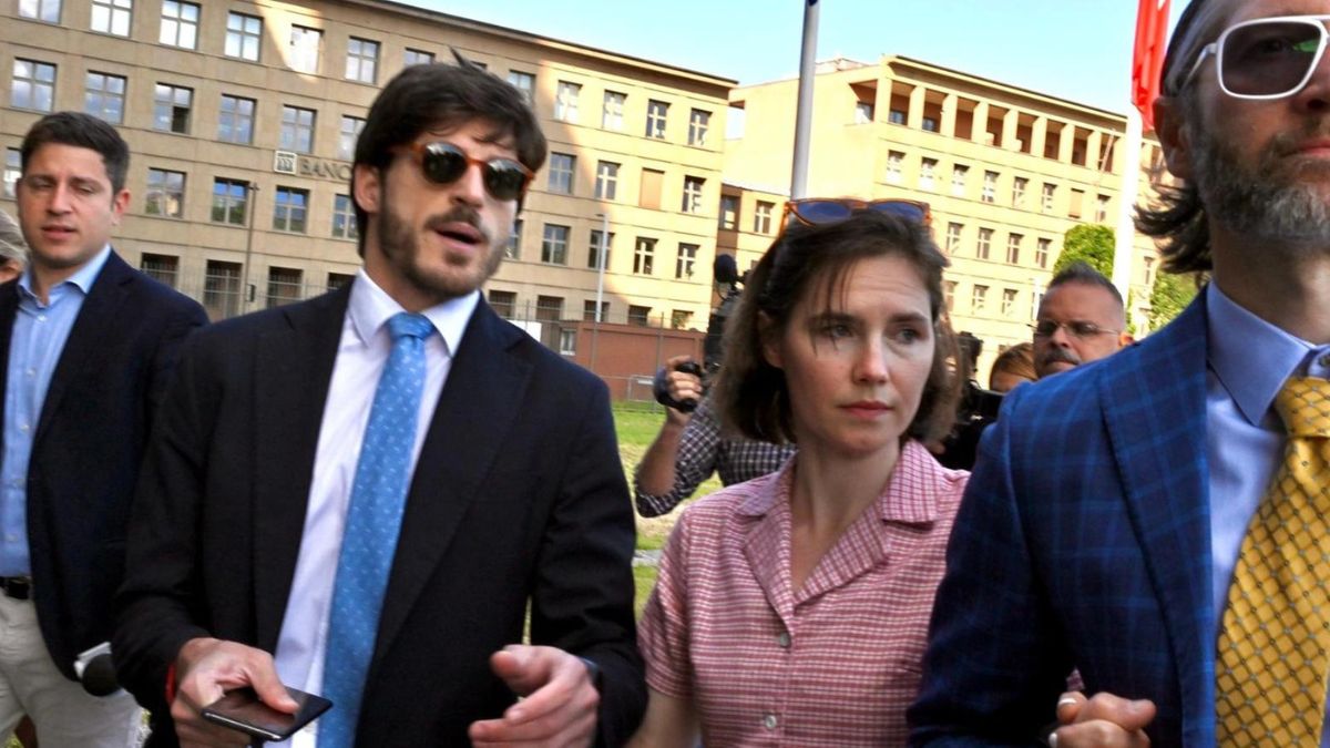 Amanda Knox torna in Italia e va a processo: “Fatemi un in bocca al lupo”