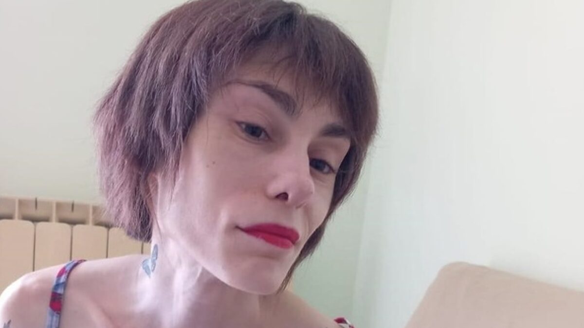 Elonora e gli abusi del maestro di musica: "Mi sono rifugiata nell'anoressia per sopravvivere ai ricordi"