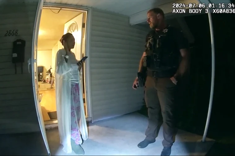 Usa agenti uccidono donna