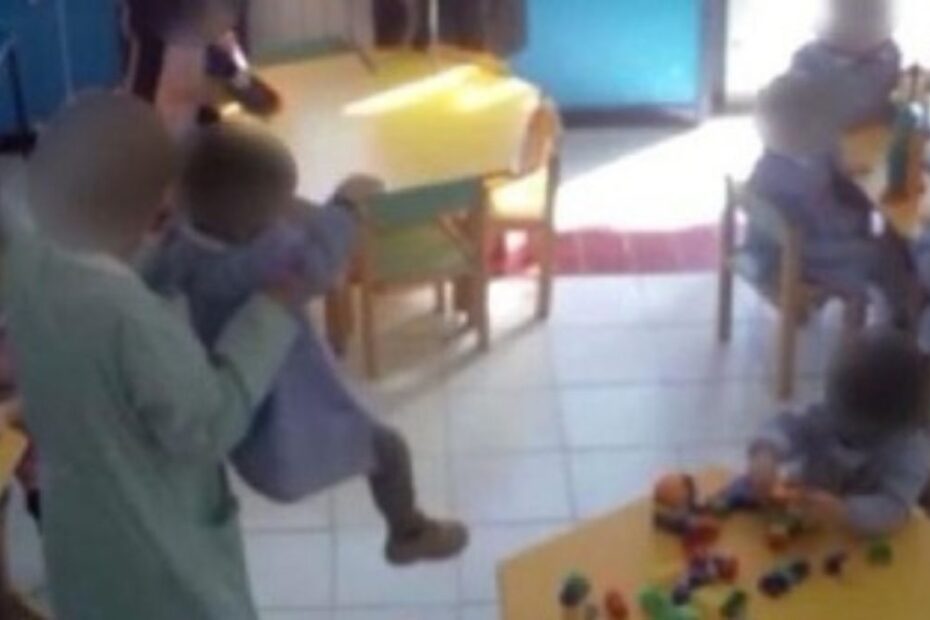 bambini picchiati asilo condannate maestre
