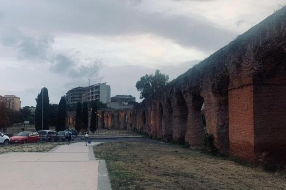 Roma indiani aggrediti pallone