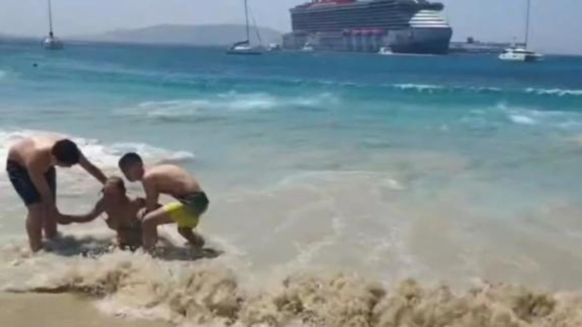 Mykonos traghetto onde feriti