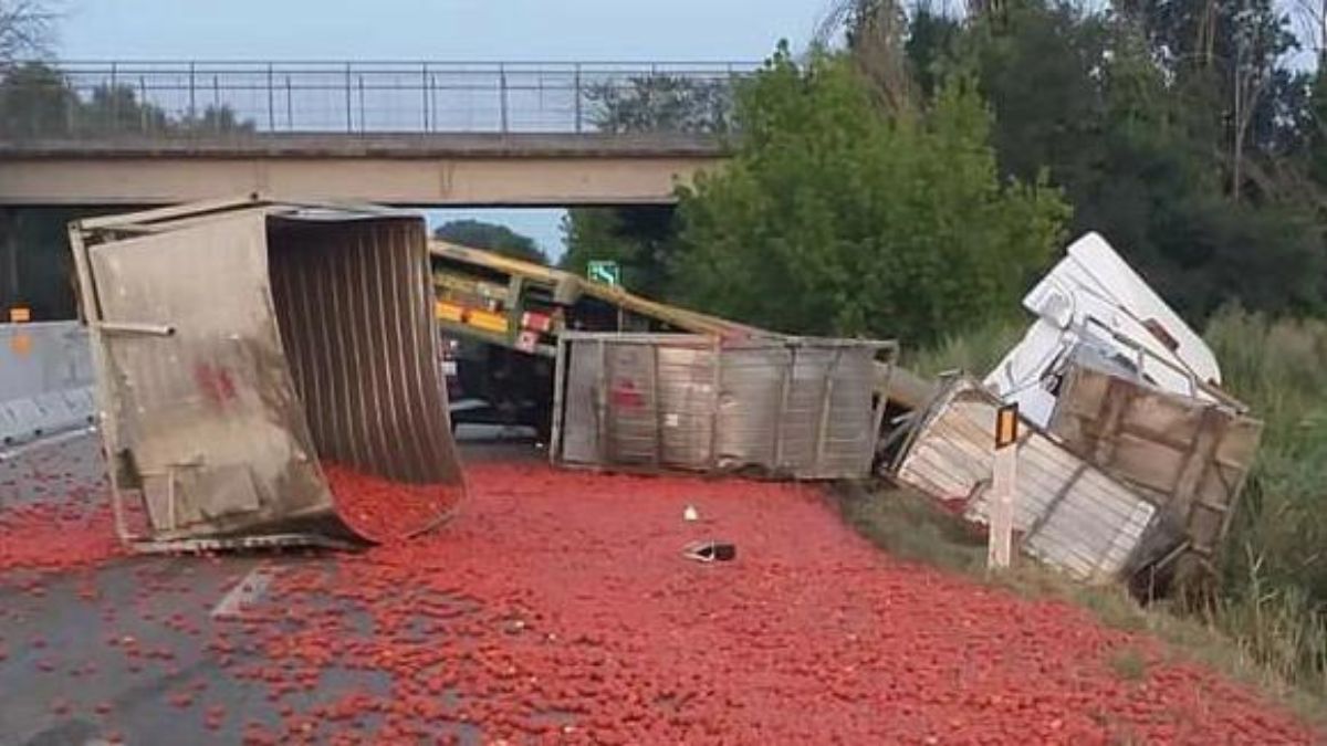 Ferrara incidente camion pomodori