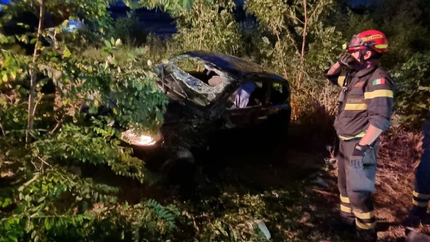 Auto esce di strada e precipita per una decina di metri. Tragedia per ...