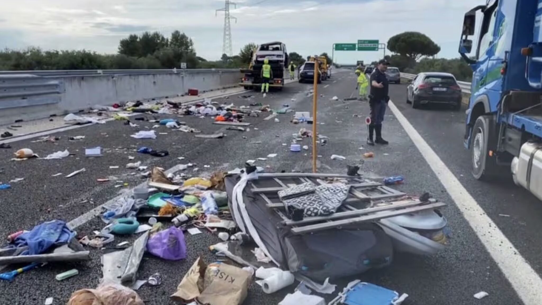 Incidente sull'A14 in direzione Bari Sud morta una donna, 6 i feriti