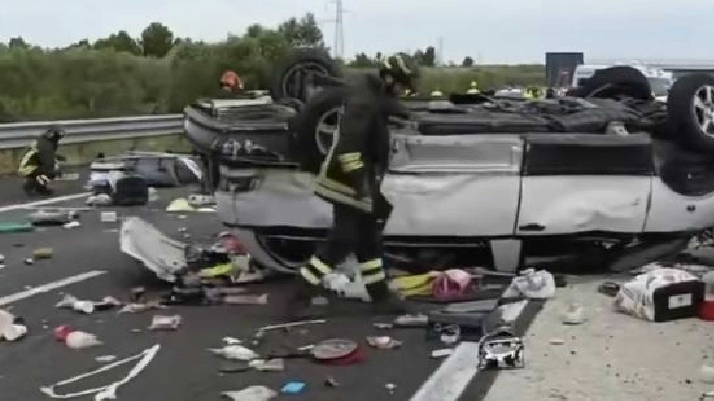 Incidente sull'A14 in direzione Bari Sud morta una donna, 6 i feriti