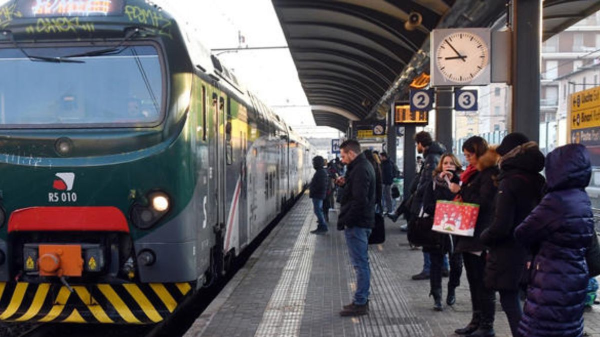 Pioltello treno dito morsi