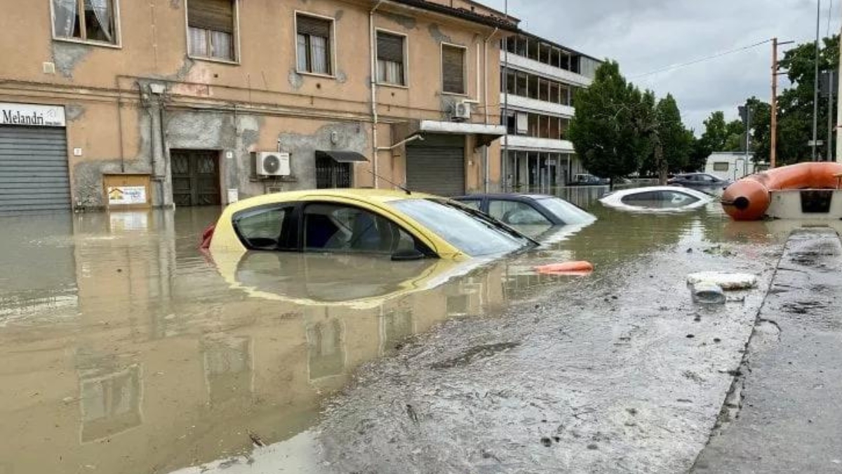 Allerta rossa per maltempo in Emilia Romagna scuola chiuse e smart working