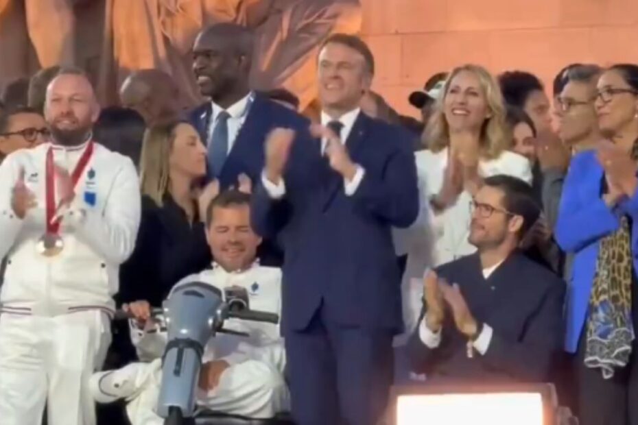 Macron salta atleti disabili