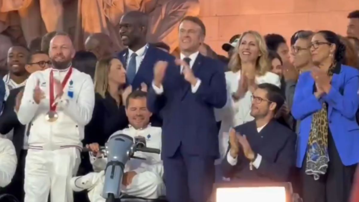 Macron salta atleti disabili