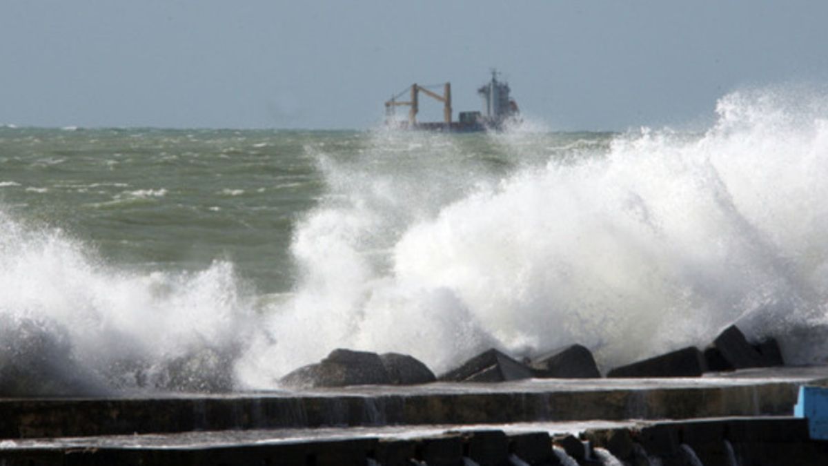 Livorno porto bloccato vento