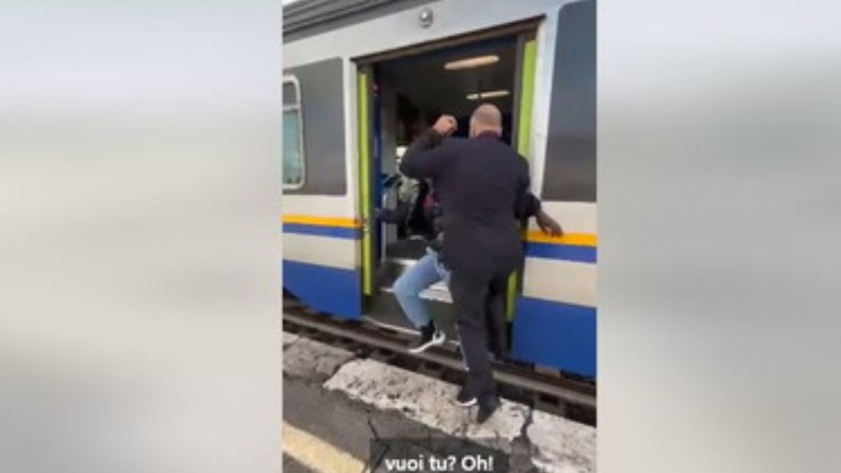 migrante aggredisce capotreno video