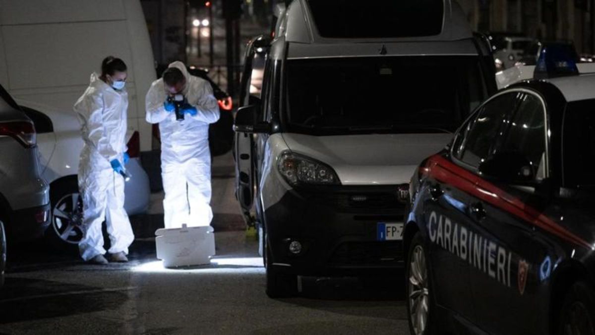 Torino accoltella moglie inseguito figlio