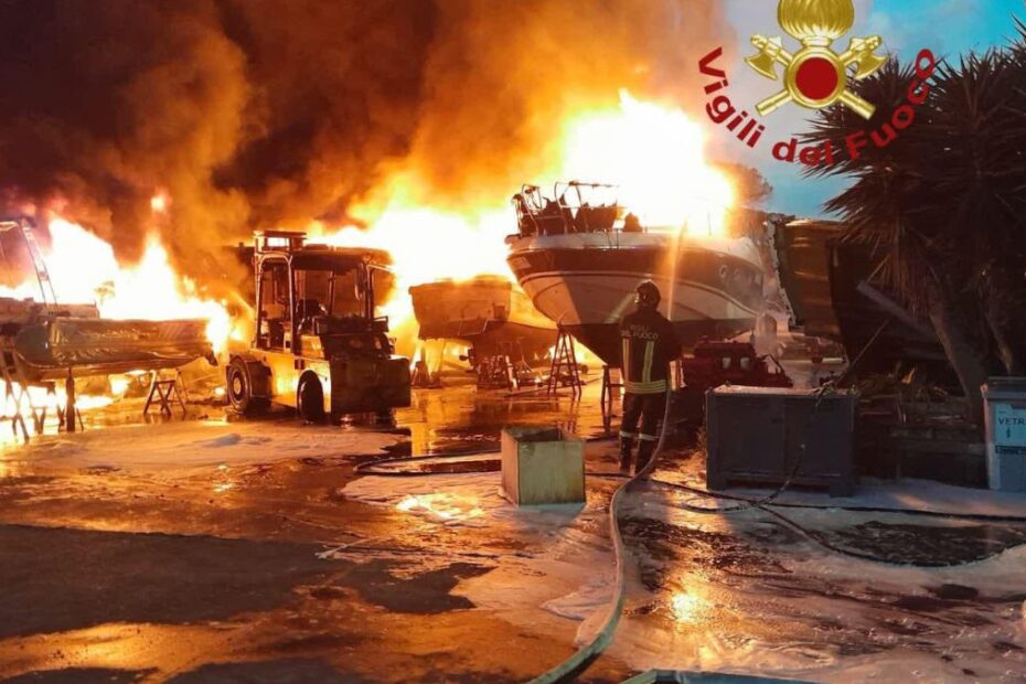 Fiumicino incendio cantiere navale