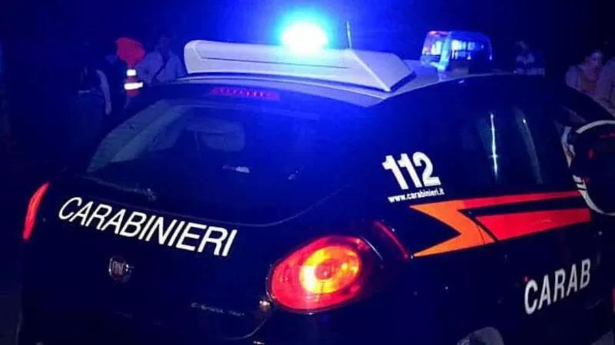 gela figlio coltellate madre