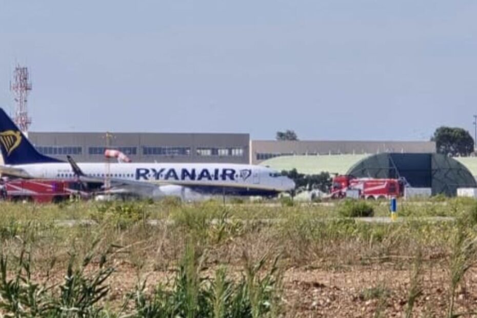 Brindisi fuoco motore Ryanair