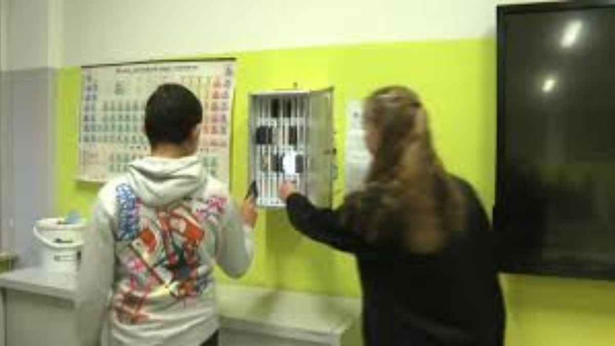Torino smartphone vietati liceo Volta