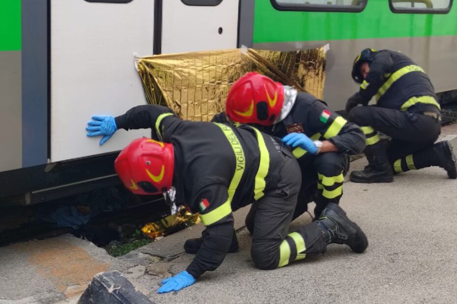 persona uccisa treno Napoli