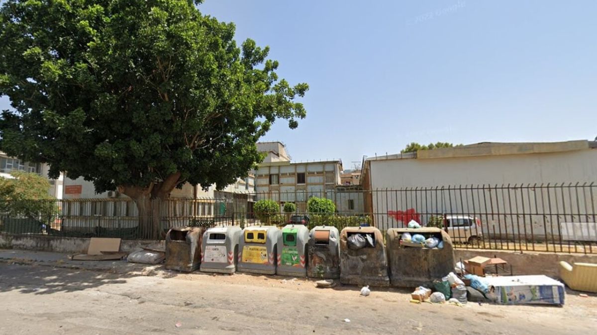 Palermo rifiuti bruciati scuola