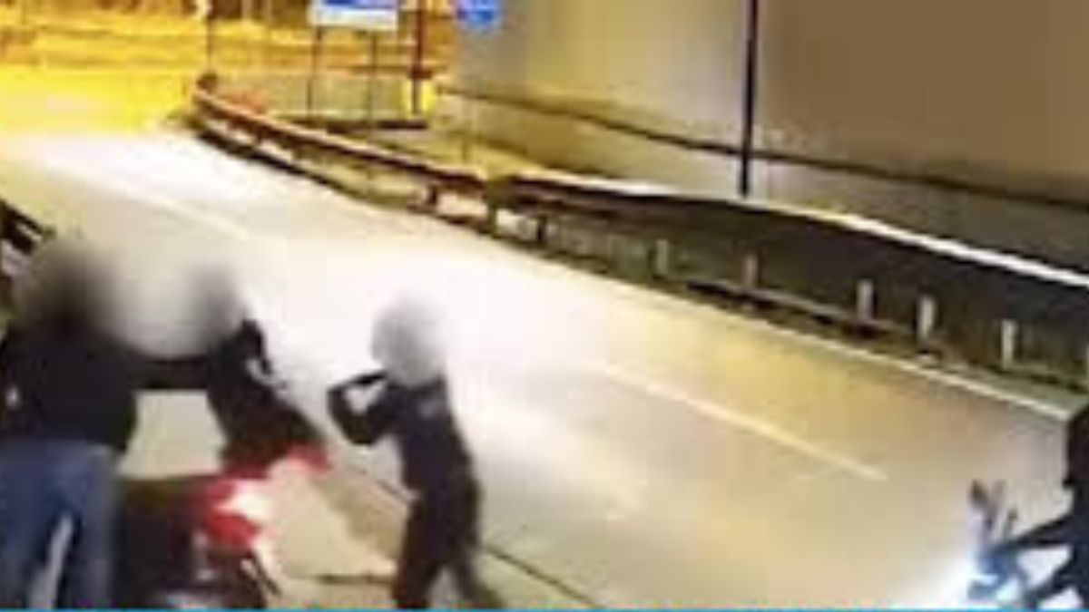 Napoli rapina ragazzo accoltellato