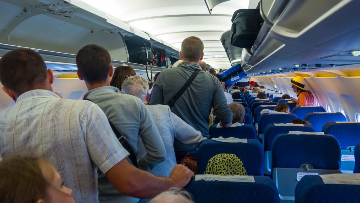 passeggero aereo aprire portellone