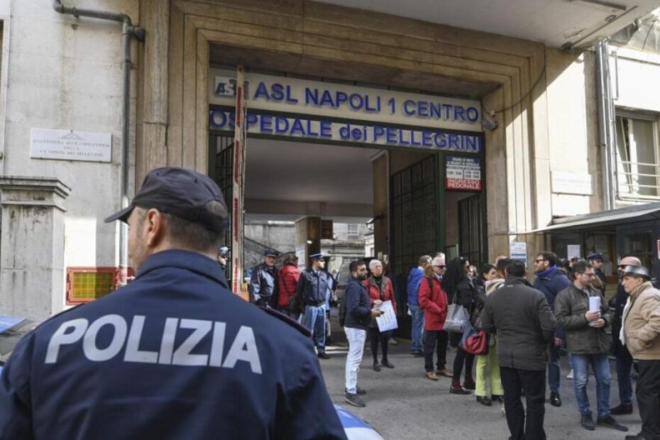 Napoli ospedale poliziotto ferito