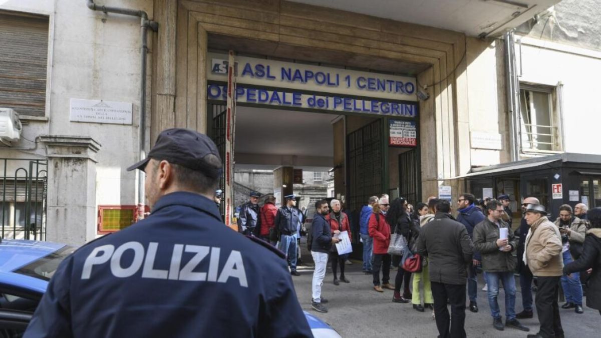 Napoli ospedale poliziotto ferito